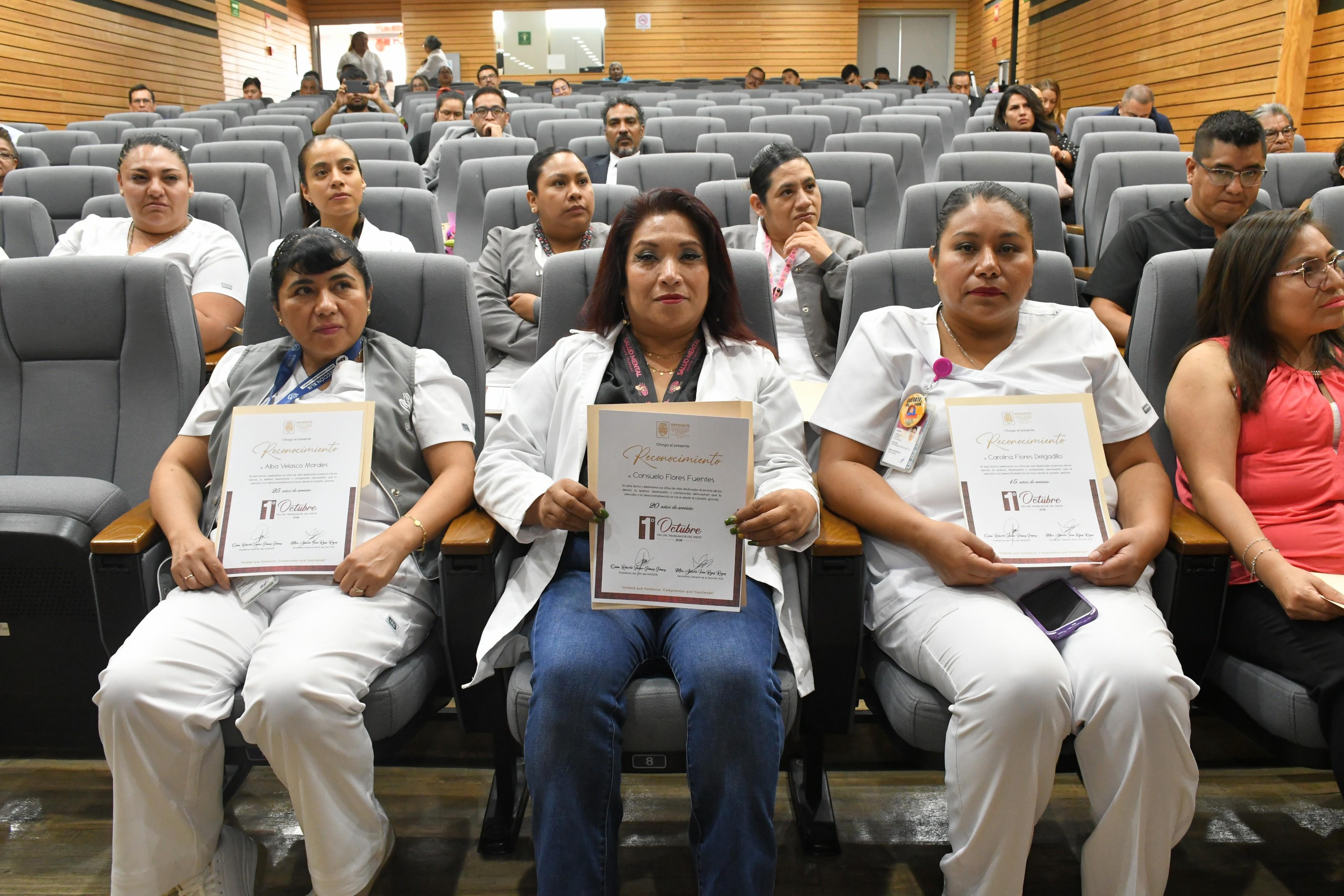 Entrega de Reconocimientos por Años de Servicio en el HG "Dra. Matilde Petra Montoya Lafragua" 
